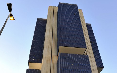 Banco Central reduz Selic a 8,25% ao ano, menor taxa desde 2013